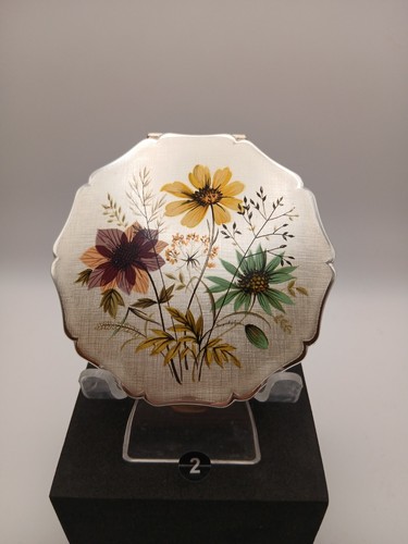 Beautiful vintage stratton - vintage,