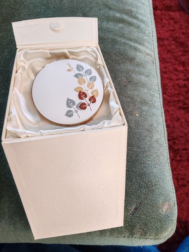 Stratton powder compact - stratton,