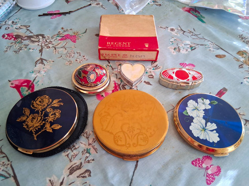 Vintage metal compact - lot, incl