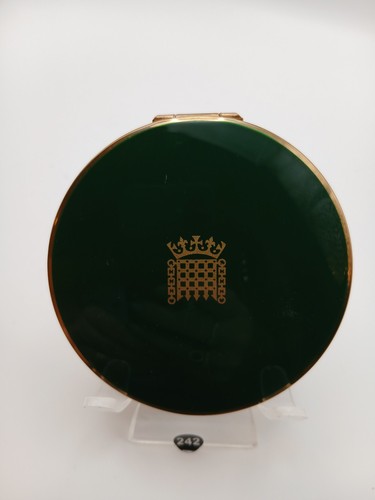 Lovely vintage stratton powder - lovely,