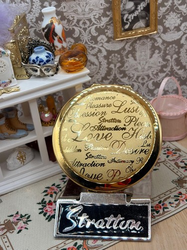 Stratton vintage powder - stratton,