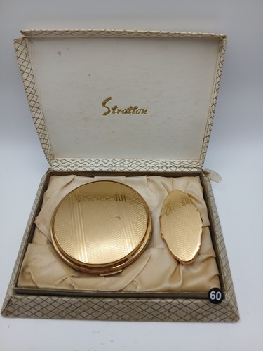 Beautiful vintage stratton - beautiful,
