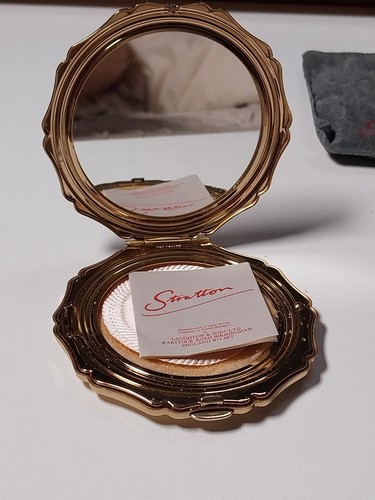 Stratton vintage gold compact - gold,