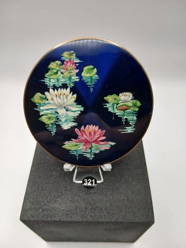 Beautiful vintage stratton - beautiful,