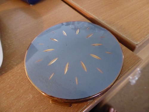 Stratton blue pattern powder